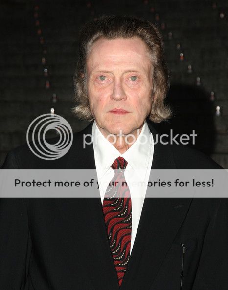 derek jeter dresses. Derek Jeter is looking